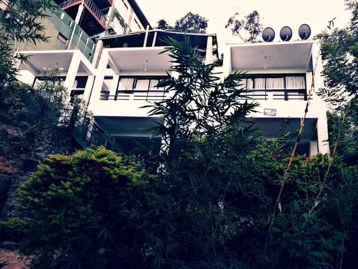 Monarch Ella Exterior foto
